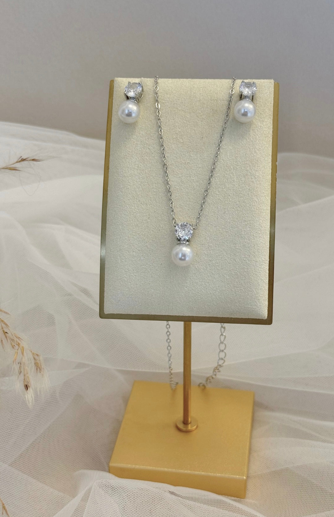 CONJUNTO DE ARETES Y COLLAR: CN015