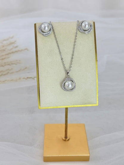 CONJUNTO DE ARETES Y COLLAR: CN016