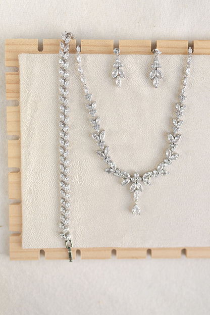 CONJUNTO DE ARETES, COLLAR  Y PULSERA: CN014
