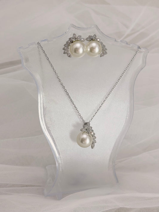 CONJUNTO DE ARETES Y COLLAR: CN014