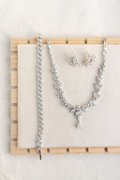 CONJUNTO DE ARETES, COLLAR  Y PULSERA: CN006