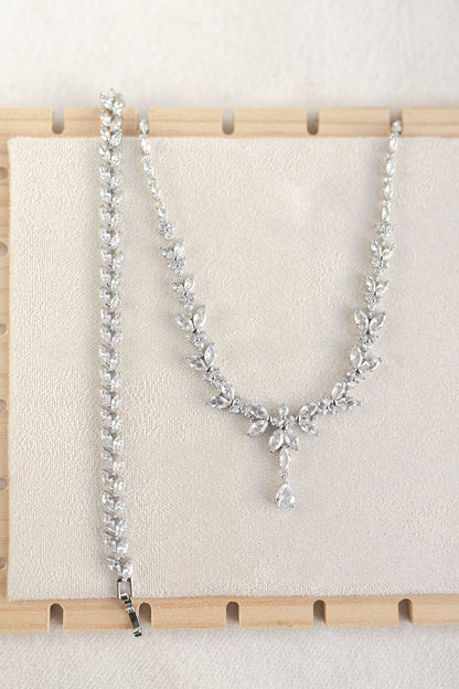CONJUNTO DE ARETES, COLLAR  Y PULSERA: CN014