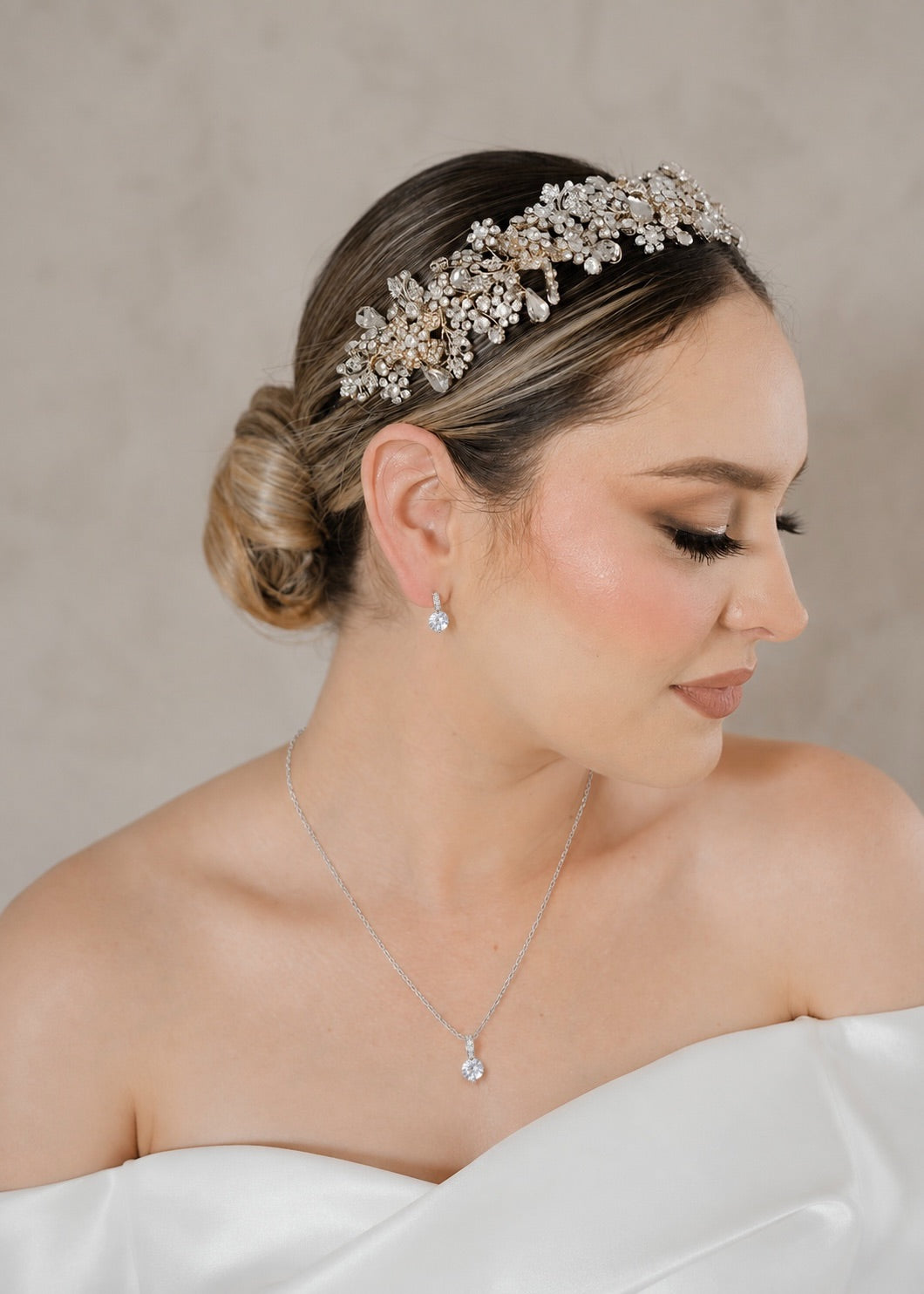 CONJUNTO DE ARETES Y COLLAR: CN011